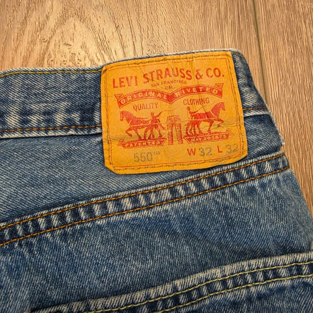 Levis 505 Regular Fit Straight Leg Jeans Mens 32x32 Medium Wash Blue Denim
